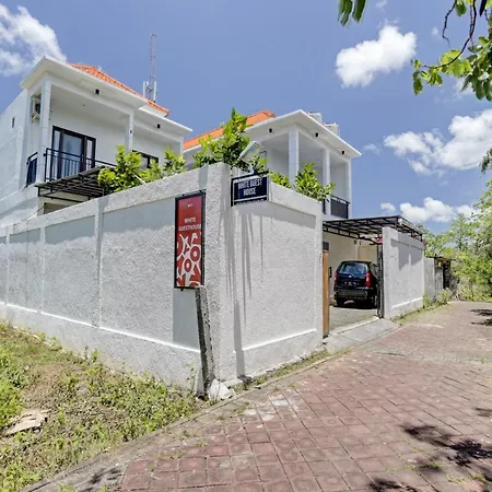 Oyo 90525 White Guesthouse