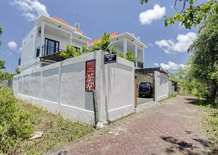 Oyo 90525 White Hotel Jimbaran (Bali)