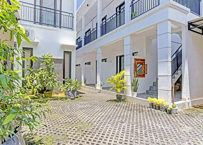 Hotel Oyo 90525 White 2*