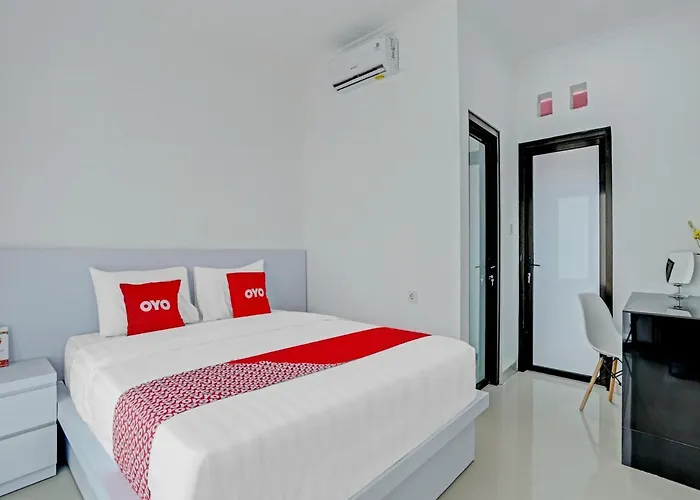 Oyo 90525 White