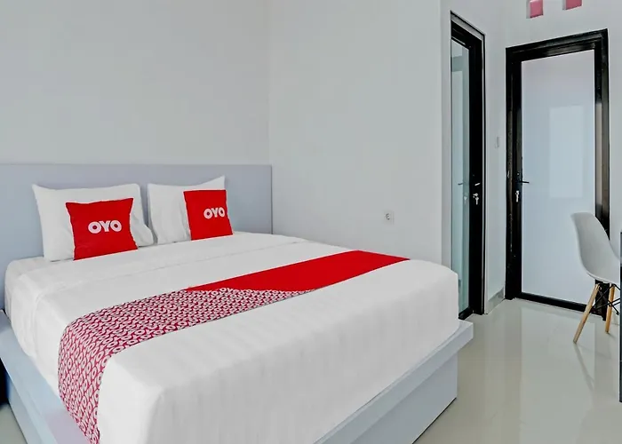 Oyo 90525 White