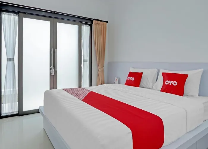 Oyo 90525 White Hotel