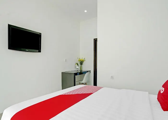 Hotel Oyo 90525 White